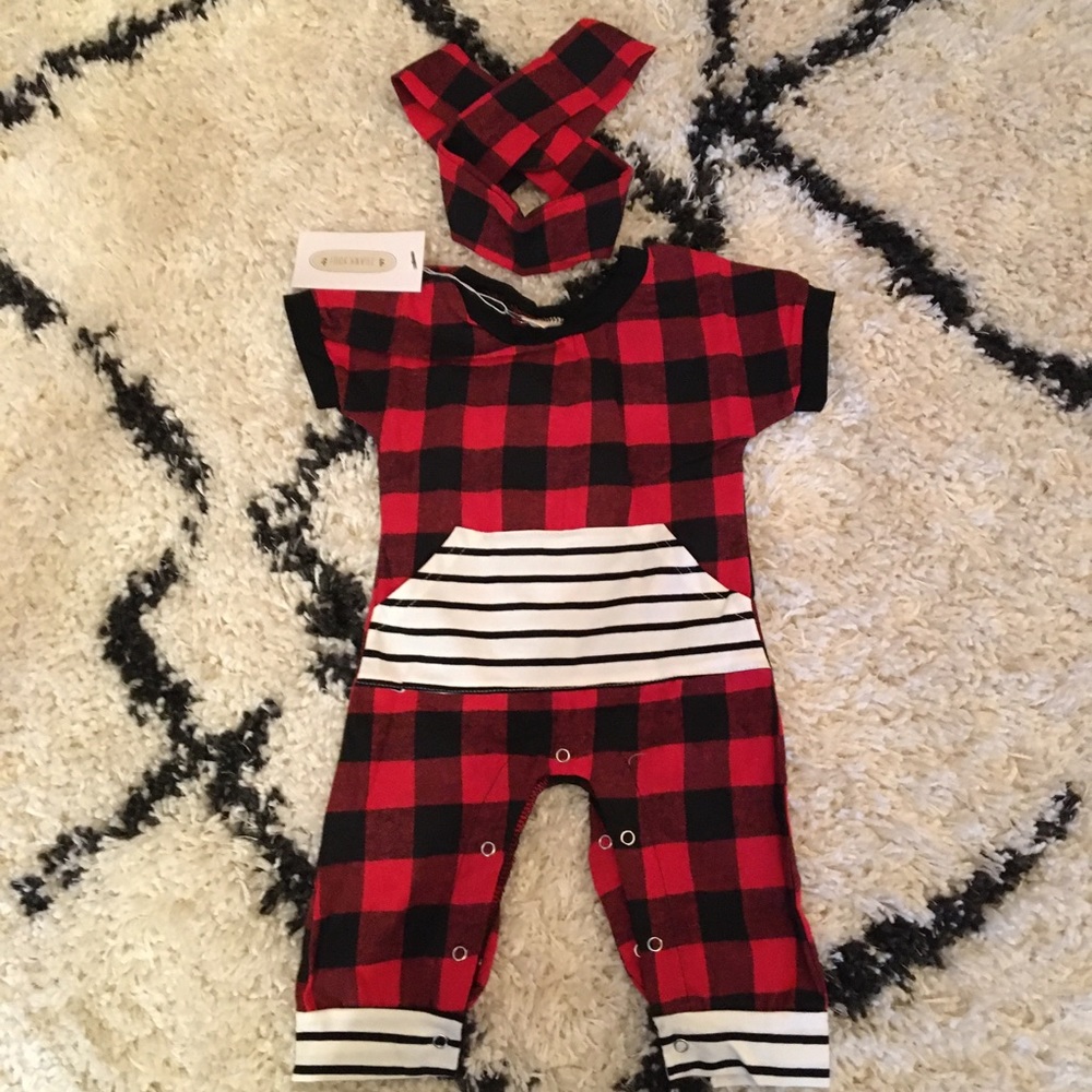 I am selling a baby girls matching set outfit.